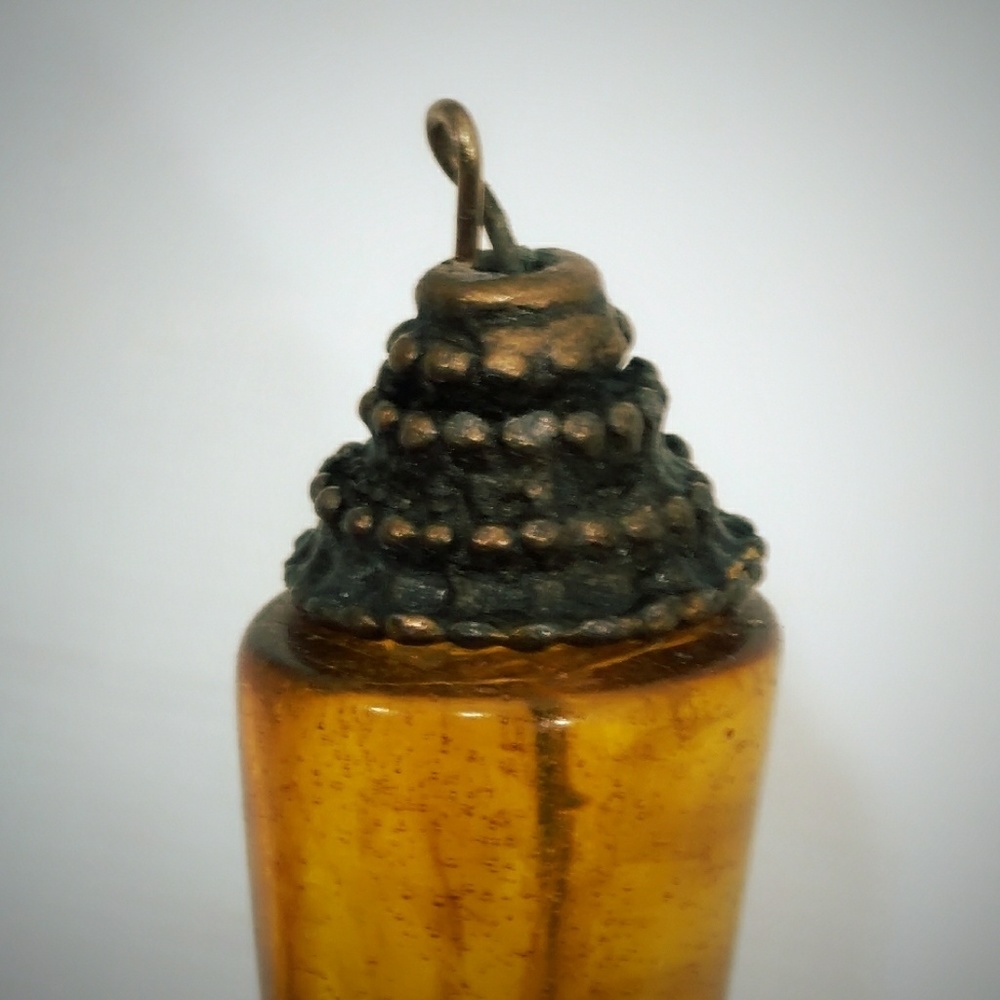 Vintage Unisex Baltic Amber Horn Pendant - Picture 4 of 5